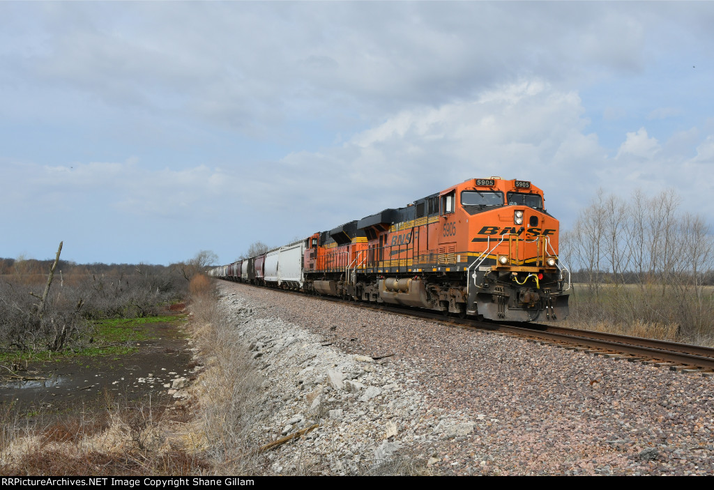 BNSF 5905